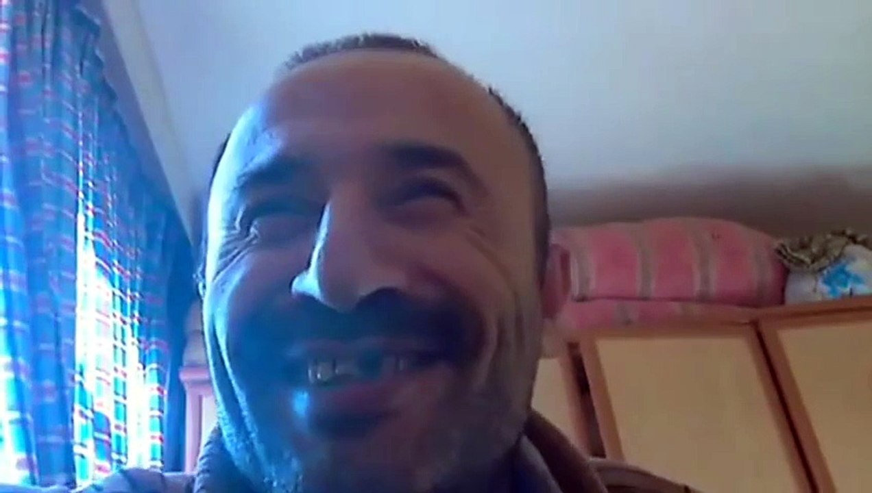 Hunharca gülen adam