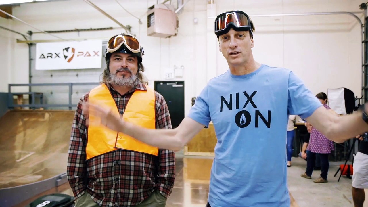 Tony Hawk teste le premier prototype d'hoverboard