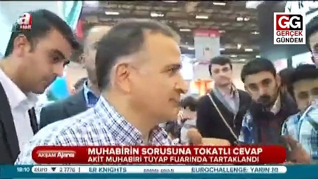 Ekrem Dumanlı'ya soru soran Akit muhabirine tokat