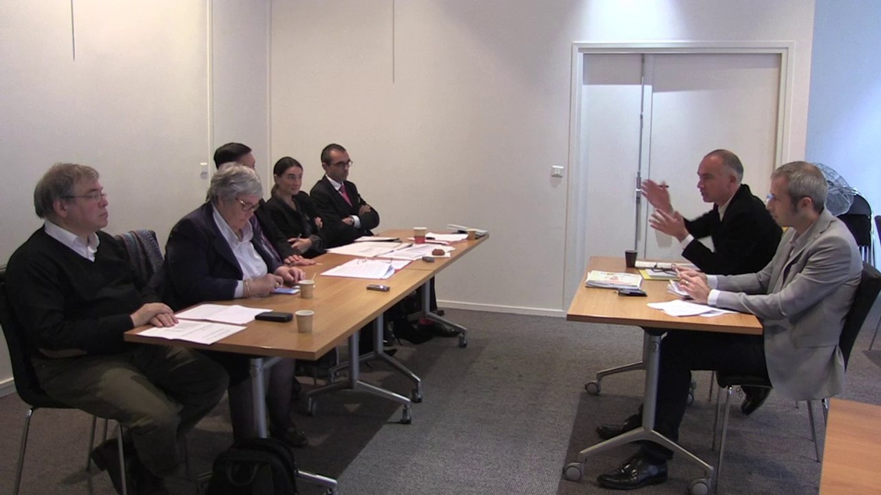 Faut-il en finir avec les 36 000 communes ?