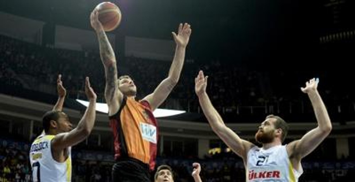 Galatasaraylı Vladimir Micov'un Tarak Kemiği Kırıldı