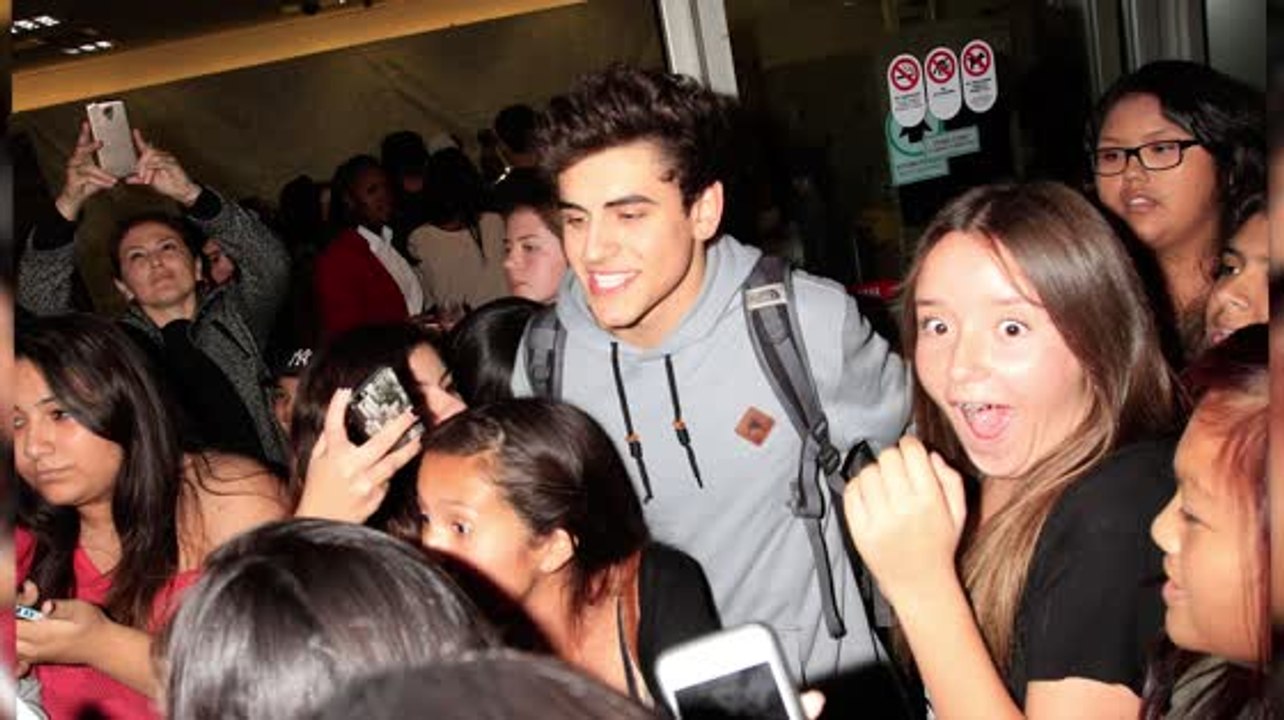 Vine Stars Jack Gilinsky, Jack Johnson & Matthew Espinosa Cause Fan Mayhem