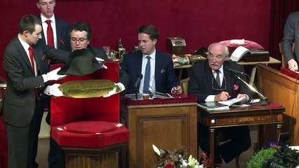 Sombrero de Napoleón en manos surcoreanas