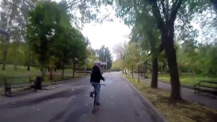 Ucraniano desce estrada numa BMX a toda a velocidade como nunca viste