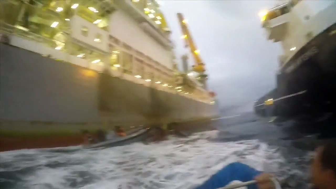 Des bateaux espagnols attaquent Greenpeace