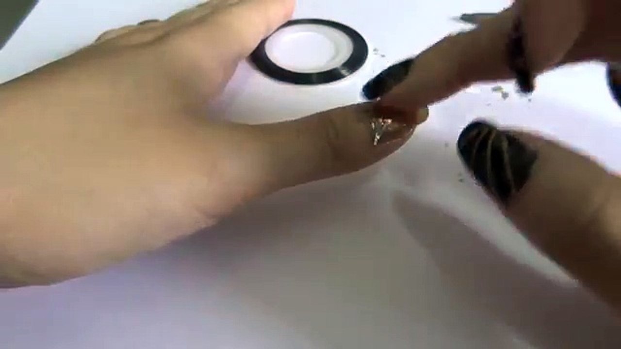 How I use nail tape to make patterns