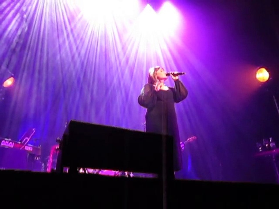 notre lisa en concert au theatre de la madeleine du 17.11.2014 hommage a whitney houston