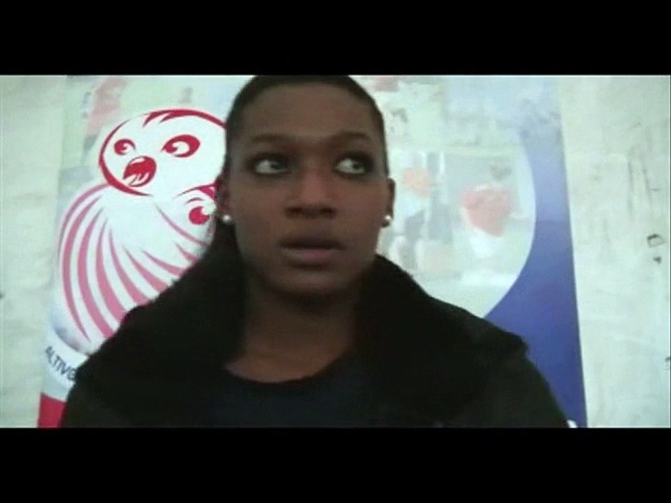 Fatoumata Balde (E.A. Guingamp) interviewée par Christian Estevez après le match FF Issy - E.A. Guingamp, comptant pour la 10ème journée de Championnat de France de D1, le 16/11/14.