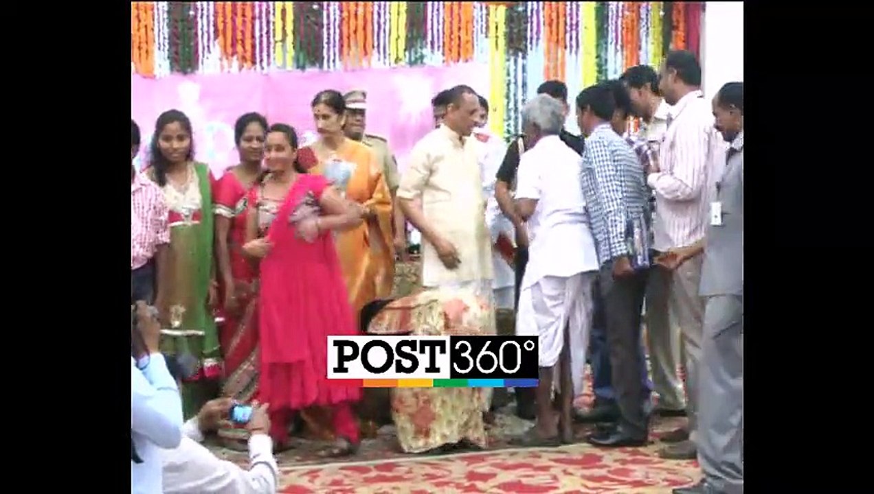 AP & TS Governor ESL Narasimhan & family greeting Happy Diwali