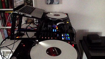 Back in 2 old school with all  the Technik..