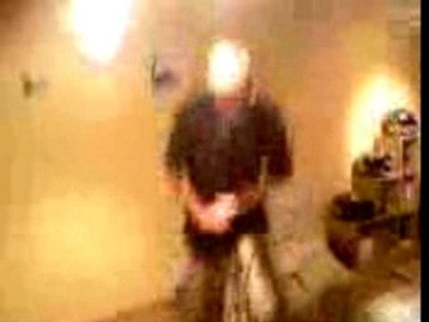 Alexis mime les visiteurs