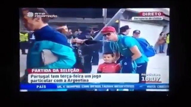 Cristiano Ronaldo Chama Criança E Cumpre O Sonho Do Petiz
