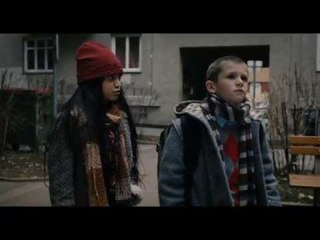 UN CHEVAL SUR LE BALCON bande annonce VF