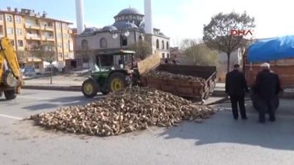 Yozgat Pancar Yüklü Römork Devrildi
