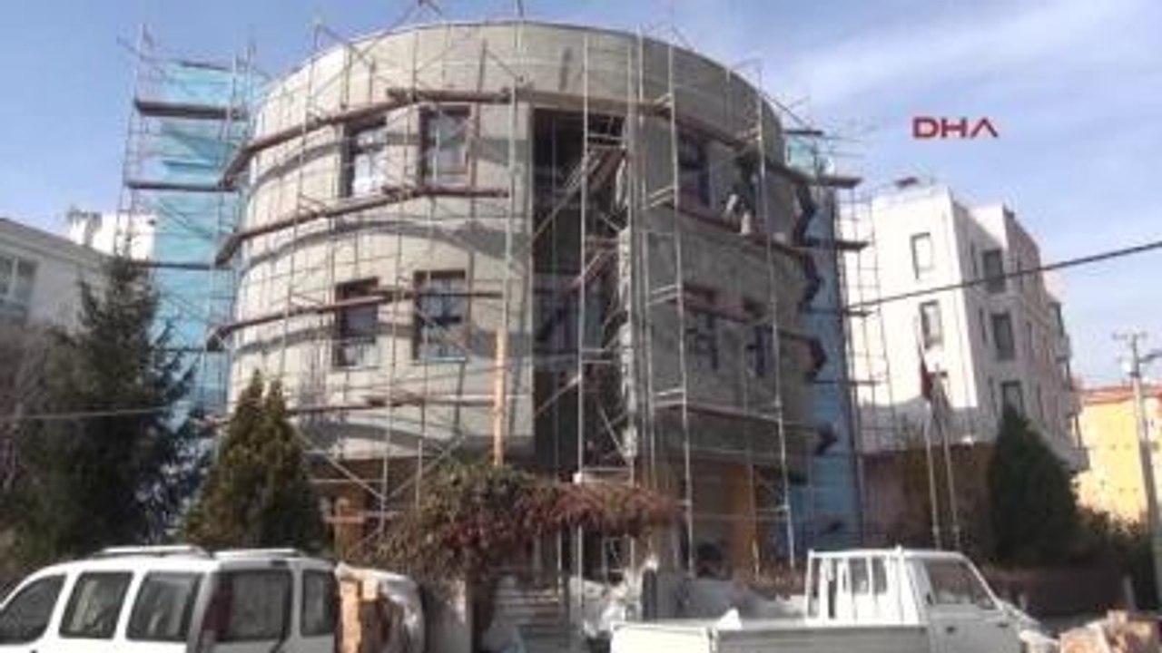 Eskişehir İnşaat Mühendisleri Odası Binasında İşçiler Baretsiz Çalışıyor