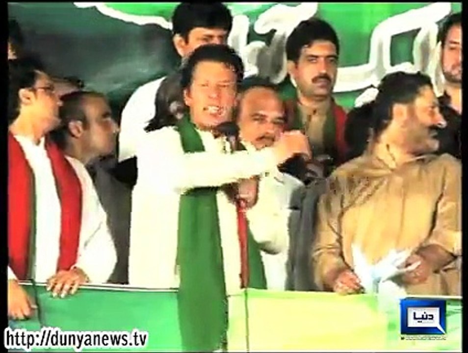 Dunya News - Imran Khan's VIP motorcade reaches Peshawar