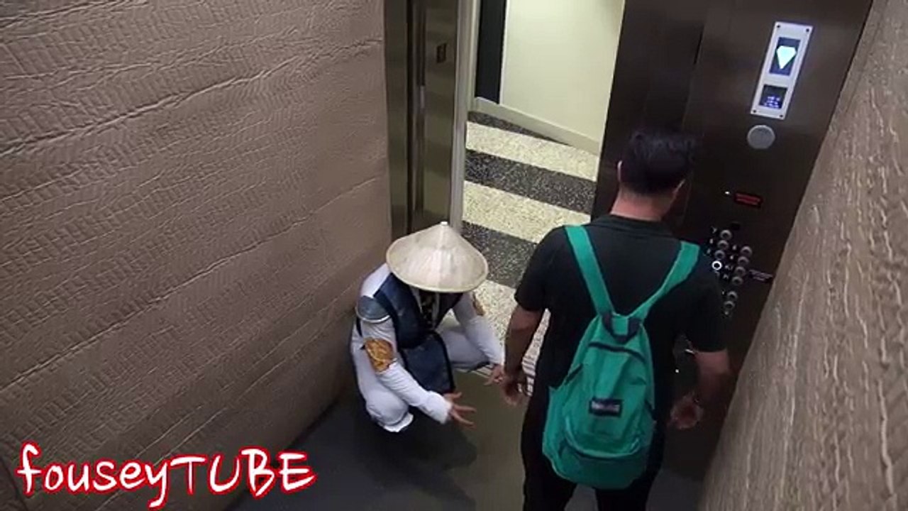 Fun : Raiden de Mortal Kombat fait péter un câble aux usagers de cet ascenseur !