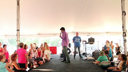 Josh Davis sings 'I Was The One' Elvis Weke 2014 video