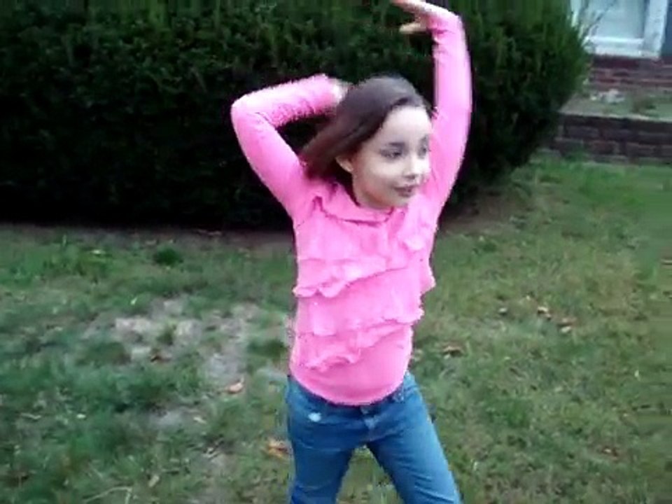 Shaylee Singing Twist It