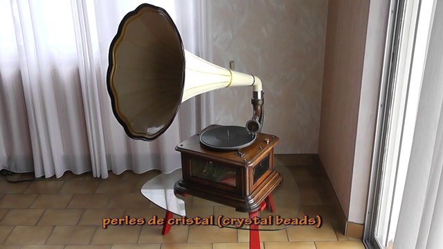 Antique Gramophone Maestrophone driven by a Stirling Engine heated by a spirit lamp. It was built by E. Paillard & Cie in her factory of Sainte-Croix, Switzerland, between 1910 and 1914.