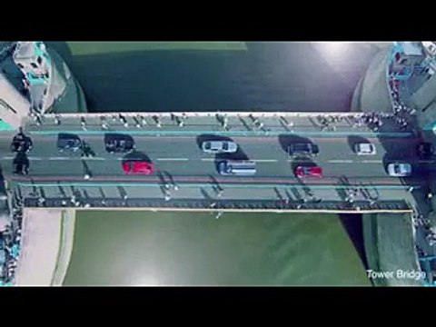 Dunya News - Tower Bridge unveils glass floor with spectacular views from the walkway