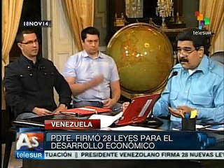Venezuela firma 28 leyes para fortalecer su economía