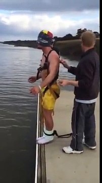 Amigos oferecem 'Bungee Jumping' original!