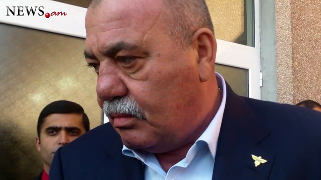 Armenian General answers journalists' quastions at Veterans Volunteer Union