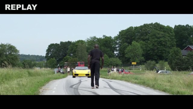 Il saute au dessus d'une Lamborghini