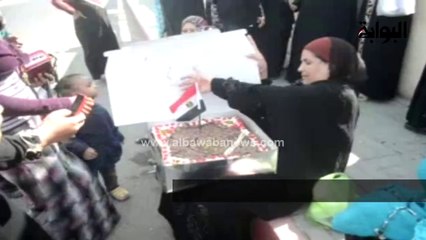 مطلقات وأرامل الغردقة يرقصن على "بشرة خير" ويقدمن تورتة لمحافظ البحر الأحمر