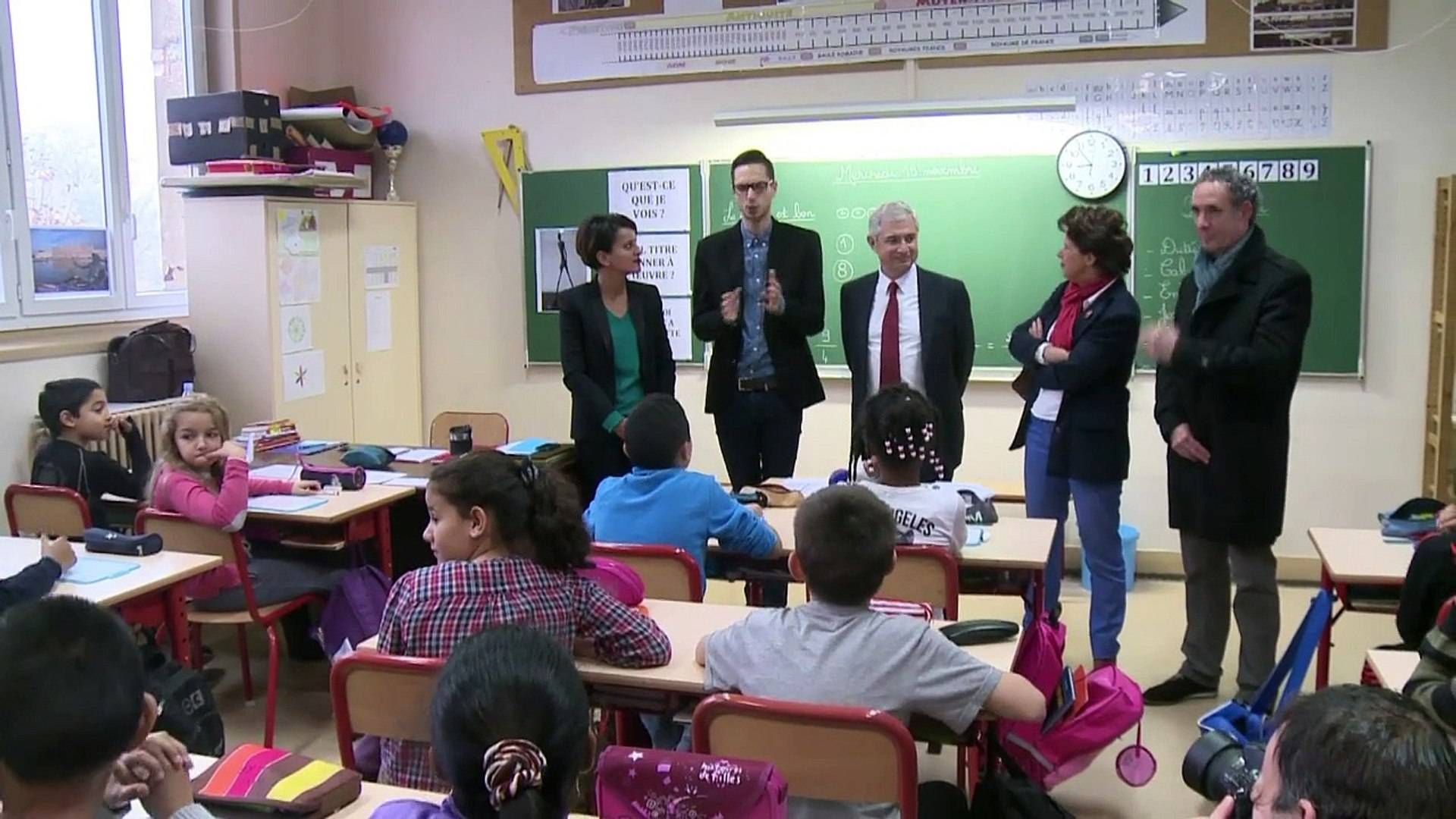 Najat Vallaud-Belkacem visite une école primaire à Bondy - Vidéo Dailymotion