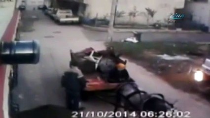 At arabalı hırsızlar kamerada