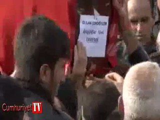 Madenciler yan yana defnedildiler