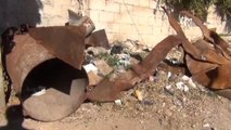 Suriye'de Rejimin Attığı Patlamamış Varil Bombası Görüntülendi
