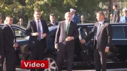 Erdoğan, Cezayir'de Şehitler Abidesi'ni Ziyaret Etti
