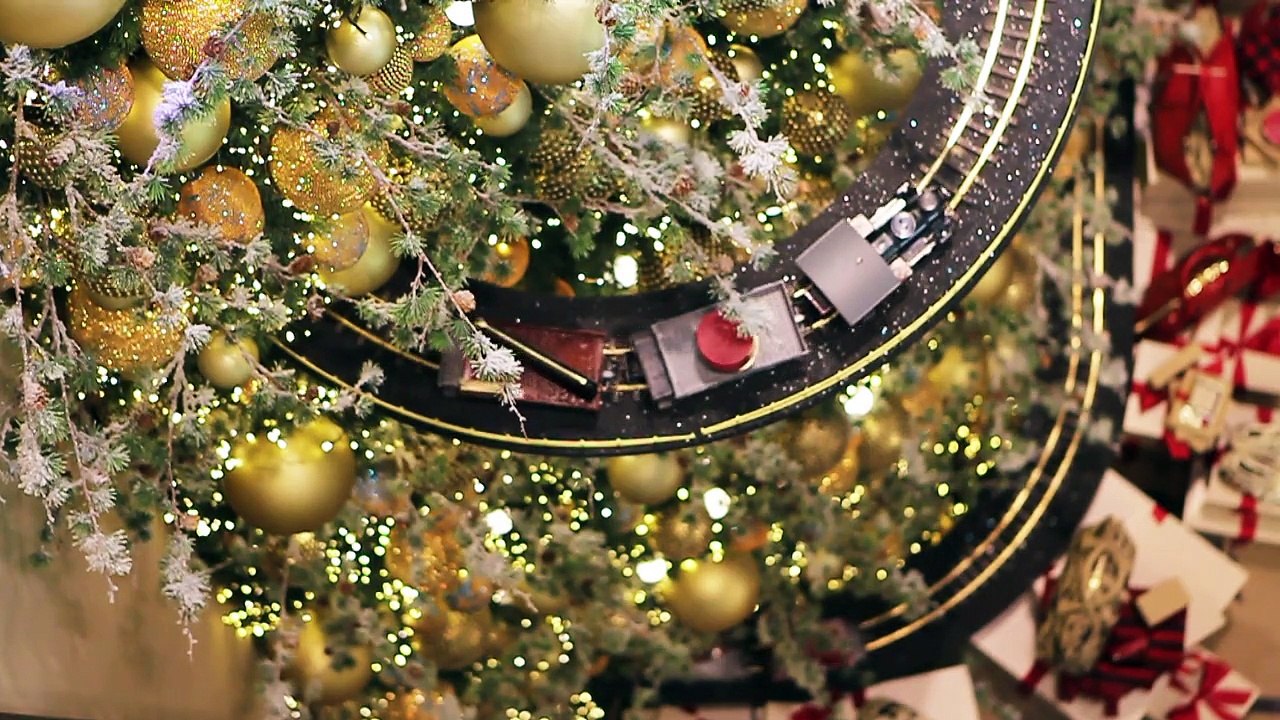 Burberry inaugure ses vitrines du Printemps Haussman