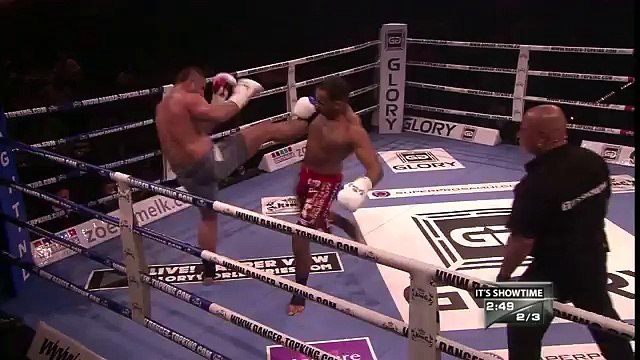 Impressionnante fracture du nez d'un kick-boxeur