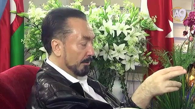 PYD Kobani’deki dindar Kürt halkını sindirme görevini yürütüyor. PKK Güneydoğu’da gençlerin birçoğunu ateist yaptı.