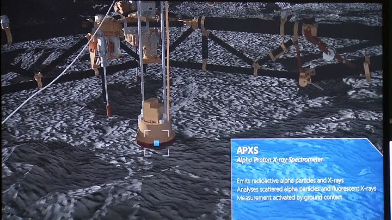 Comet team detects 'life' molecules