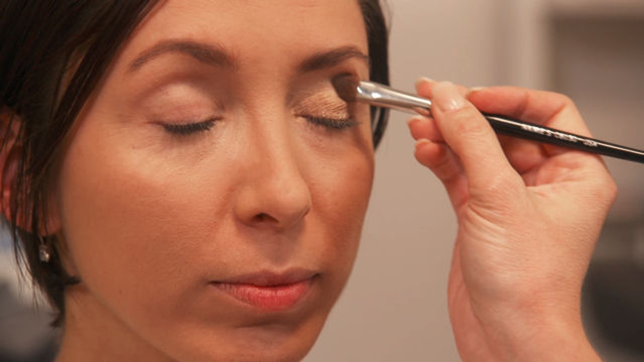 Bad Hair Day - Berry Lips and Gold Eyes for a Romantic Makeup Look