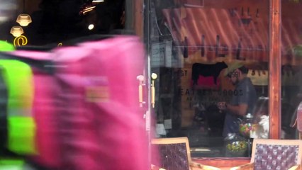 Leonardo Dicaprio shopping with girlfriend in Soho, NYC