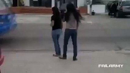 Şakacı Kızlar Trafikte