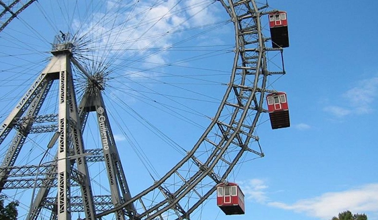 Gelber Elefant stürmt Riesenrad !