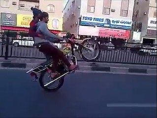 Awesome    Honda Motor Bike Stunt