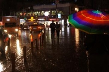 İstanbul Geceyi Sağanak Yağışlı Geçirdi