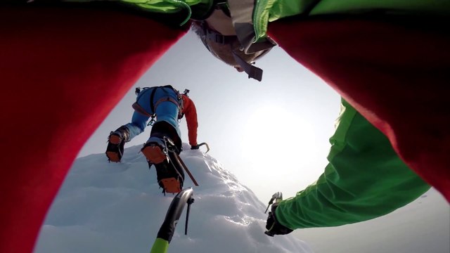 Escalader un Iceberg dans l'océan arctic : magique. GoPro 4K