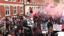 Londra'daki Öğrenci Protestosunda 11 Gözaltı