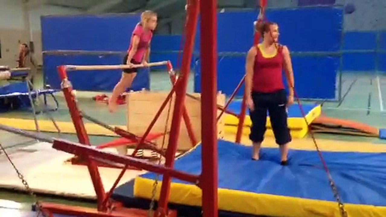 Océane - Les premières sorties "salto" aux Barres