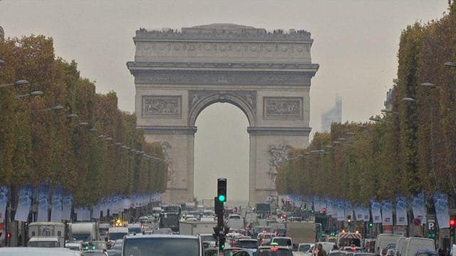 Noël: les nouvelles illuminations des Champs-Elysées bientôt dévoilées