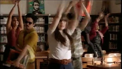 L'actrice Zooey Deschanel chante et on est fan !